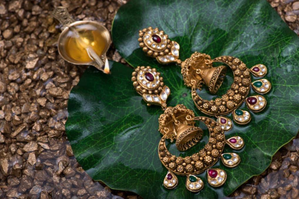 Transforming Jewelry Images: Professional Editing Services in India